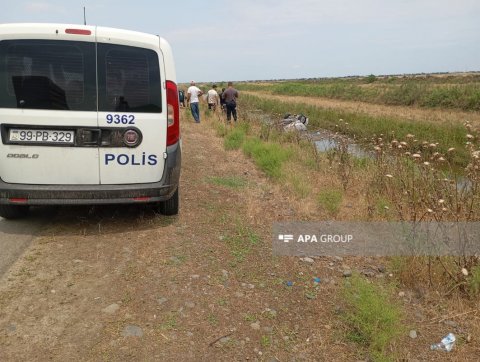 Maşın kanala aşdı, 5 nəfər yaralandı