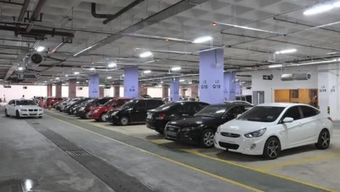 Bakıda mollarda parkinq bahalaşıb - YENİ QİYMƏTLƏR