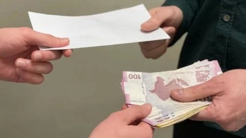 Oğlunu həbsdən azad emək üçün 22 min verdi, aldadıldı