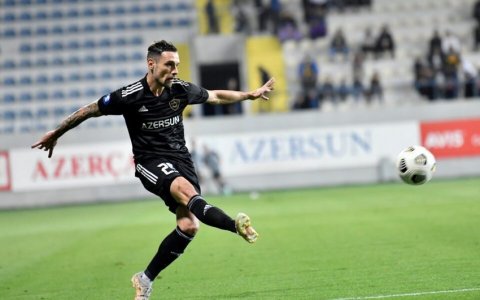 Daha bir futbolçu "Qarabağ"la vidalaşdı