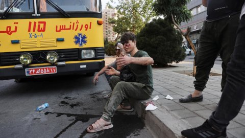 Narahatlıq, intiqam çağırışları və dağıntılar - Tehran küçələrində son durum