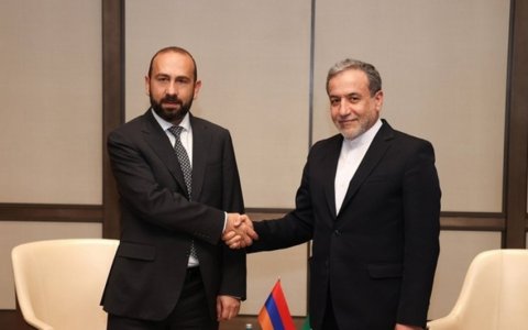 Mirzoyan iranlı həmkarı ilə danışdı