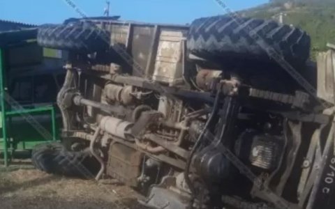Ermənistanda hərbi maşın aşdı - Yaralanan var