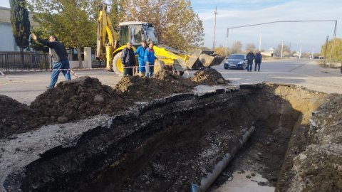 Kürdəmirdə magistral su boru xətti partladı