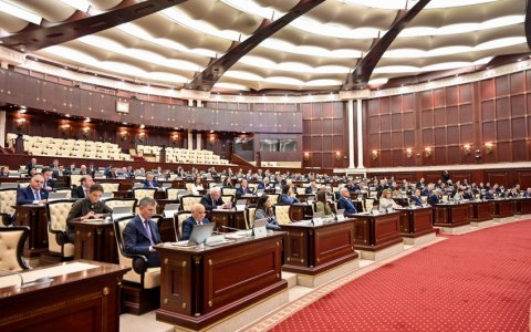 Milli Məclisin gündəliyindən 5 məsələ çıxarıldı