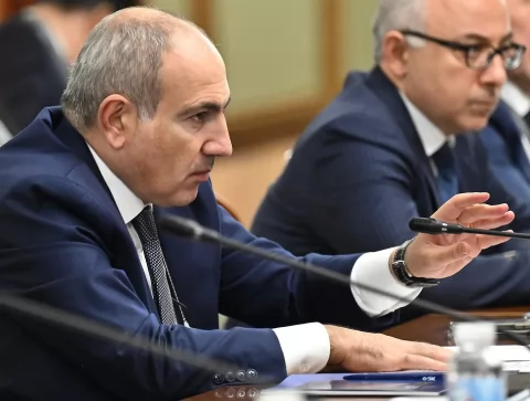 Paşinyan söyüşləri dayandırır