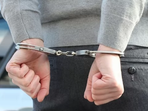 Rusiyada azərbaycanlı "qanuni oğru" tutuldu