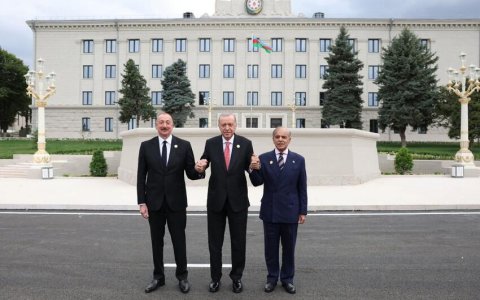 Liderlərin səmimi görüntüsü