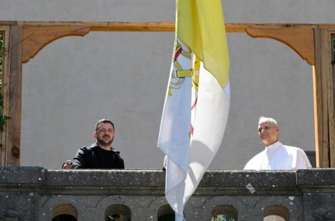 Zelenski Roma Papası ilə bir arada