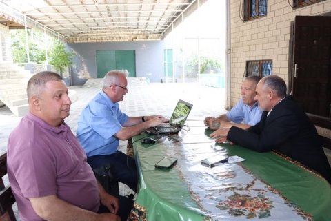 Səməd Vəkilov din xadimi ilə görüşüb