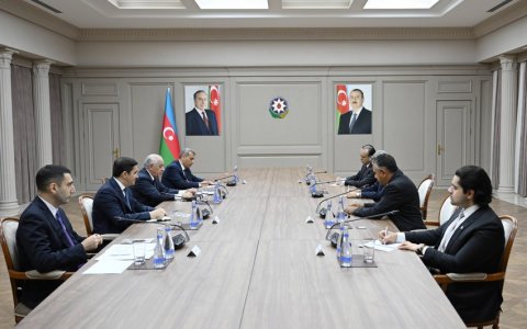 Əli Əsədov pakistanlı nazirlə müzakirələr apardı