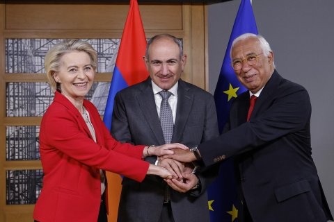 Paşinyan Avropadakı üçtərəfli görüşdən razı qalıb