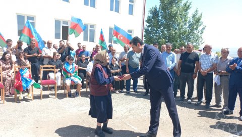 Xocalının Təzəbinə kəndinə köçən ailələrə evlərinin açarları verildi - FOTO