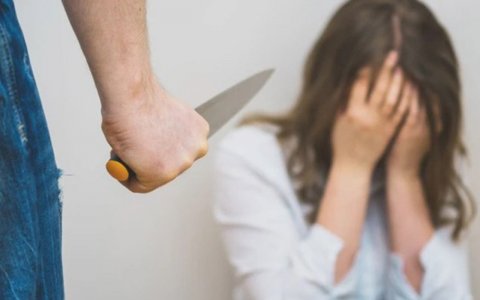 Gəncədə 43 yaşlı qadın bıçaqlandı