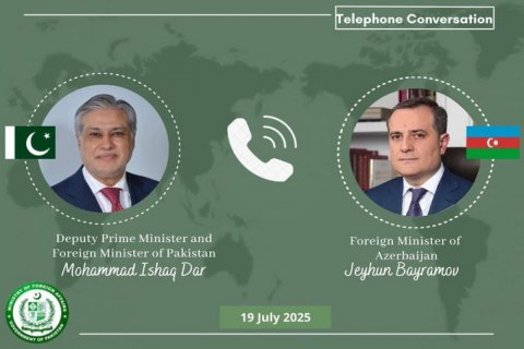 Ceyhun Bayramov pakistanlı həmkarı ilə danışdı