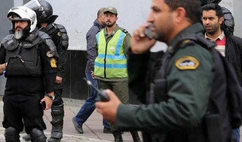 İranda polis idarəsinə hücum: Ölən və yaralanan var