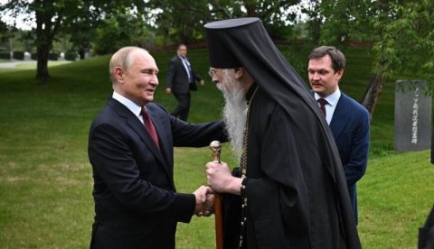 Putinlə görüşdüyünə görə üzr istədi