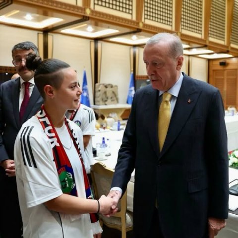 Ərdoğan Azərbaycan millisinin futbolçuları ilə görüşdü - FOTO