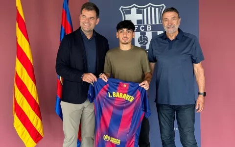 Azərbaycanlı futbolçu "Barselona" ilə müqavilə imzaladı