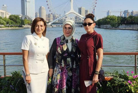 Liderlərin xanımları bir arada - FOTO