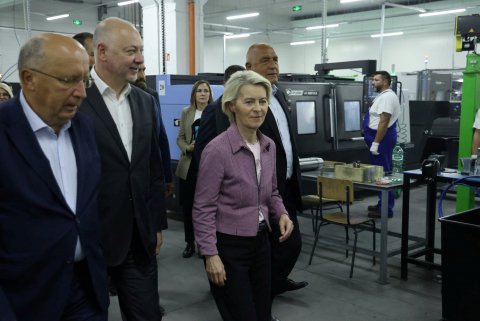 Rusiya Lyayenin təyyarəsinə müdaxilə etdi