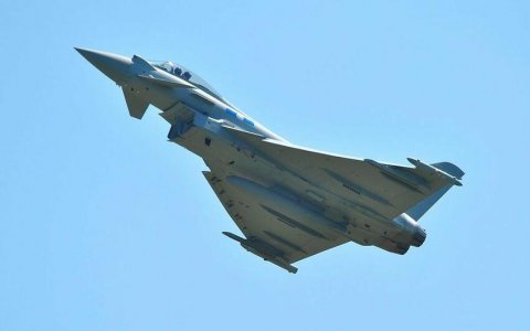 Britaniya qırıcıları Polşa səmasında
