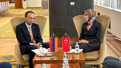Ermənistan və Türkiyə nazirləri görüşdülər