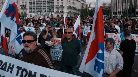 Yunanlar 13 saat işləmək istəmir