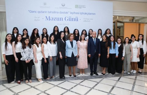 Bu gün Azərbaycanda qızlar üçün ilk dünyəvi məktəb açıldı... - FOTO
