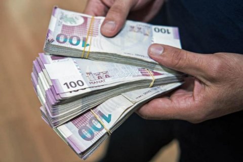 Bakıda 3 nəfərin 28 min manatı ələ keçirildi