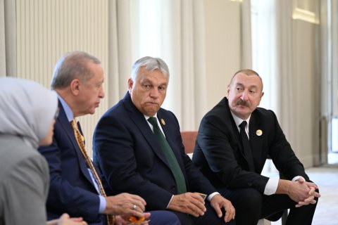 Liderlər çay süfrəsi arxasında - FOTO