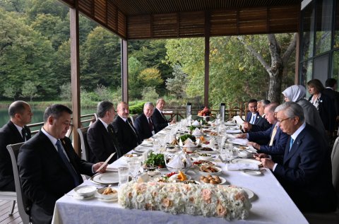 Liderlərin şərəfinə rəsmi nahar verildi