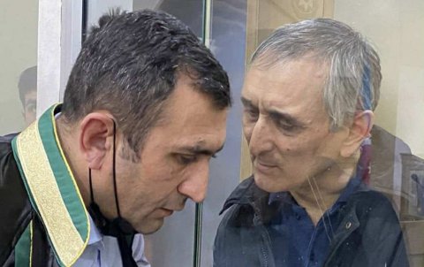 Tanınmış vəkilin fəaliyyəti dayandırıldı