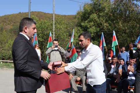 Vəngli kəndinə daha 112 nəfər qayıtdı - FOTO