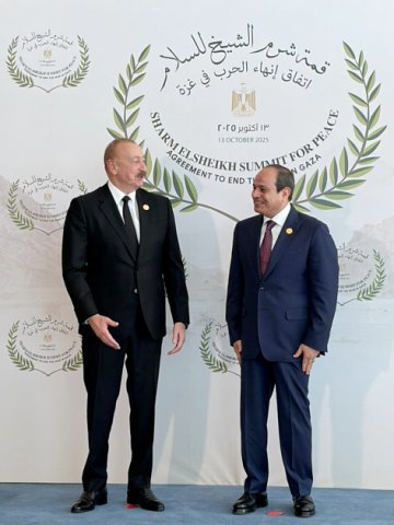 İlham Əliyev Misirdə liderlərlə bir arada