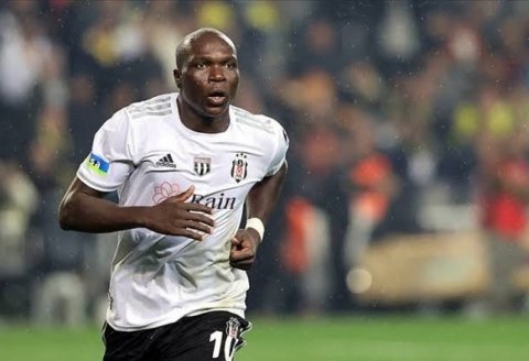 "Neftçi" tanınmış futbolçunu aldı