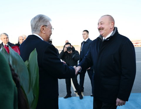 İlham Əliyev Astanada - Tokayev şəxsən qarşıladı - FOTO