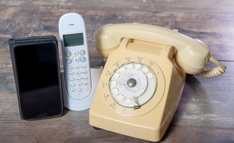 Azərbaycanda 230 minə yaxın insan ev telefonundan imtina edib