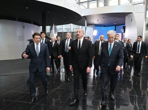 Prezidentlər Beynəlxalq Süni İntellekt Mərkəzində - FOTO