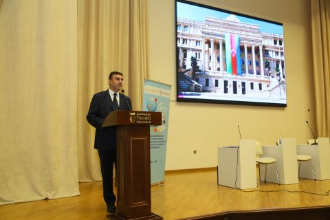 Əcnəbi tələbələrlə   "Miqrasiya qaydaları"  mövzusunda tədbir keçirilib.