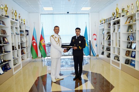 Azərbaycanlı zabitə “Tələbələrin şərəf qılıncı” təqdim edildi