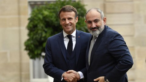 Paşinyan Fransaya getdi - Makronla görüşəcək