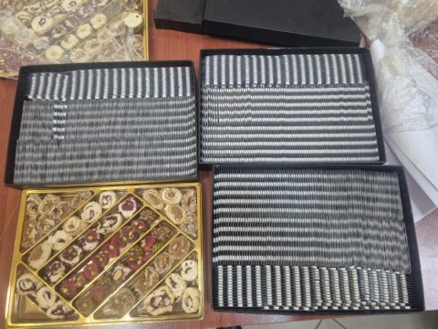 Şirniyyat içərisində dərman gizlətdilər - Gömrükdə əməliyyat