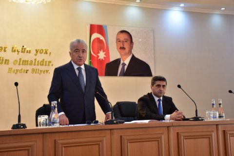 Prezidentin köməkçisi icra başçısını kollektivə təqdim etdi