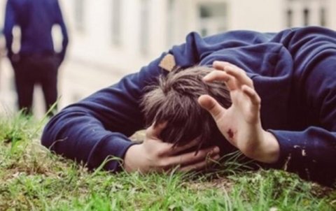 Qonşusunun qulağını dişləyib qopardı, həbs edildi