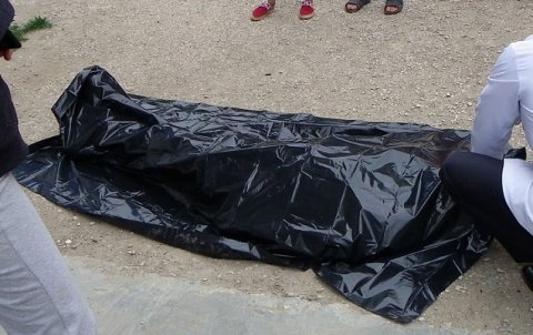 Evin həyətindən kişi meyiti tapıldı