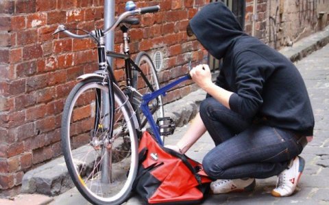 Evlərdən elektrik naqili və velosiped oğurlayanlar saxlanıldı