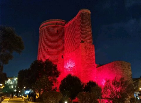 Qız Qalasındakı qırmızı işığın səbəbi açıqlandı