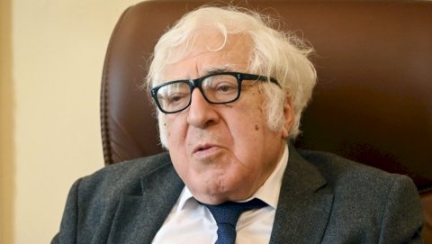 Şəklimi yayıb vay-şivən saldılar - Anar