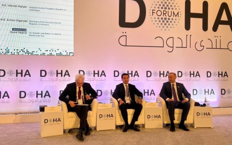 Hikmət Hacıyev Qriqoryanla müzakirə apardı